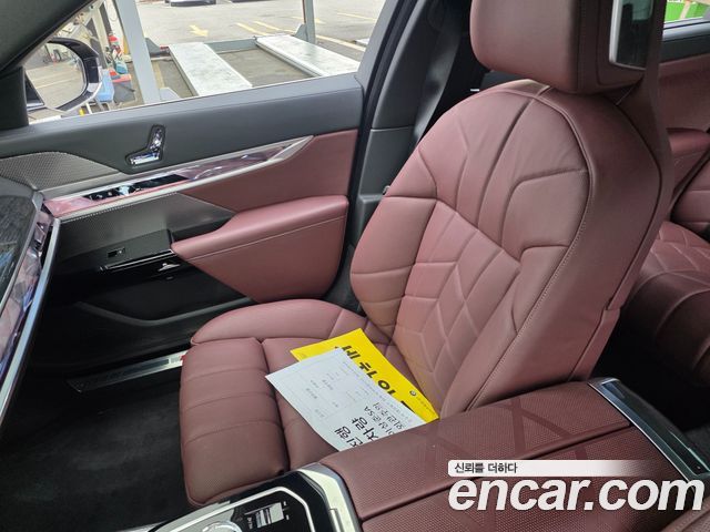 BMW 7-Series 2024 — photo 9