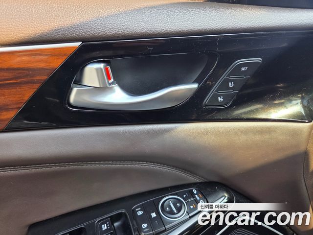 Kia K7 2017 — photo 11