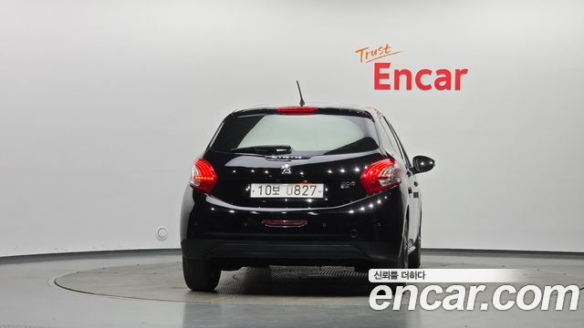 Peugeot 208 2014 — photo 4