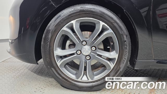 Peugeot 208 2014 — photo 5