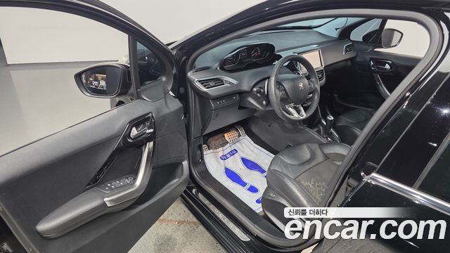 Peugeot 208 2014 — photo 10