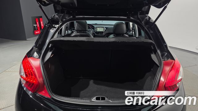 Peugeot 208 2014 — photo 20