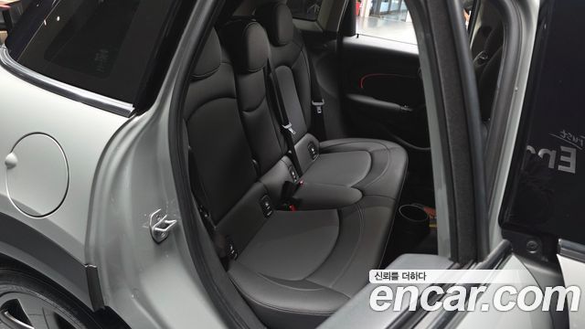 Mini Cooper 2023 — photo 18