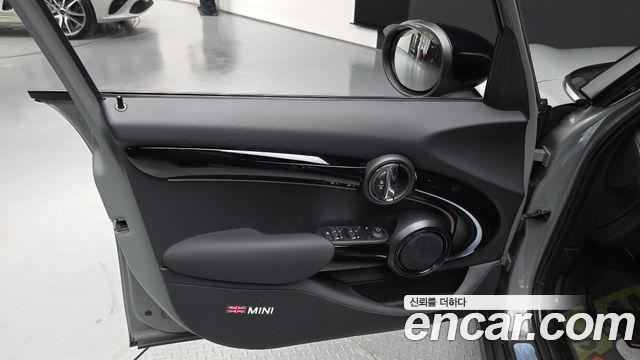 Mini Cooper 2023 — photo 14