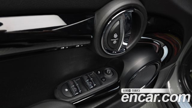 Mini Cooper 2023 — photo 28