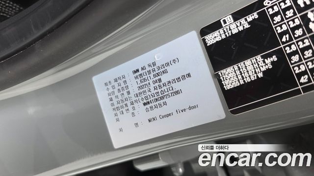 Mini Cooper 2023 — photo 31