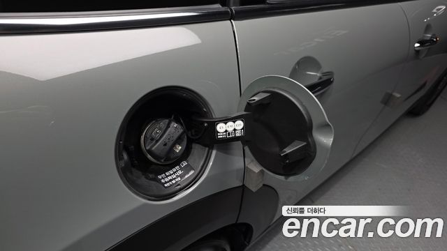 Mini Cooper 2023 — photo 32