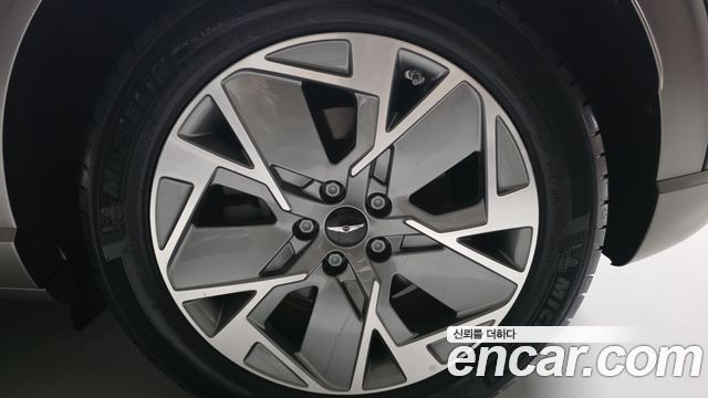 Genesis GV60 2023 — photo 18
