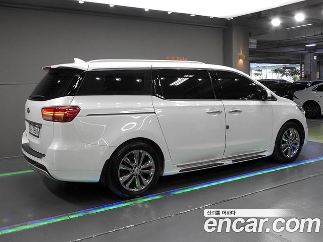 Kia Canival 2016 — photo 3
