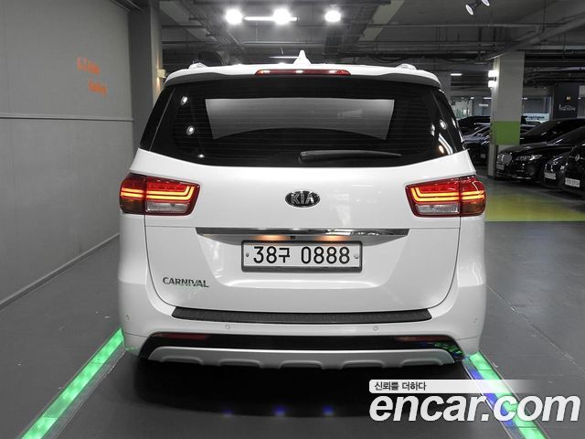Kia Canival 2016 — photo 4