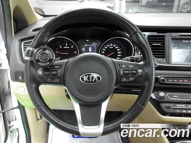 Kia Canival 2016 — photo 6