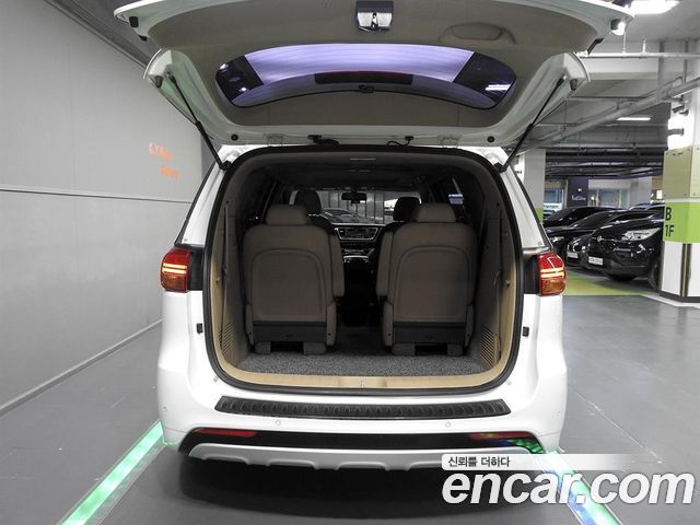 Kia Canival 2016 — photo 9