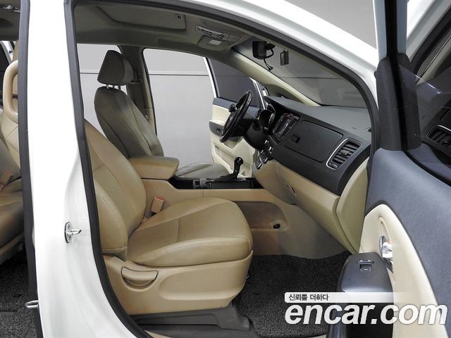 Kia Canival 2016 — photo 10