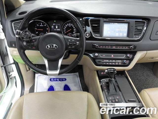 Kia Canival 2016 — photo 11