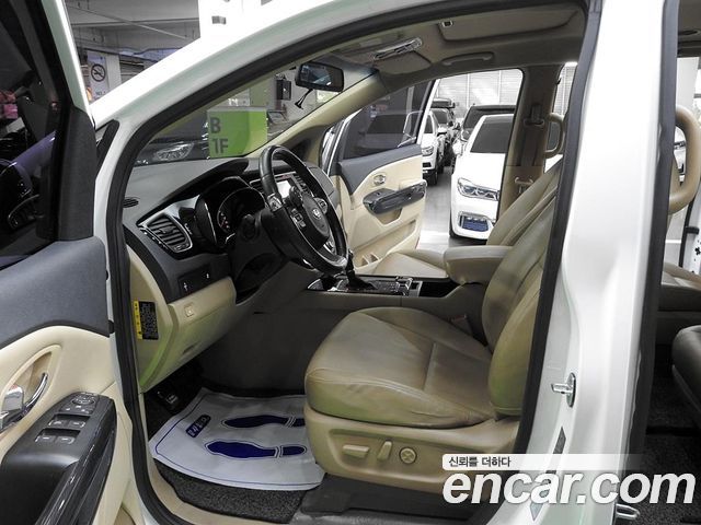 Kia Canival 2016 — photo 12