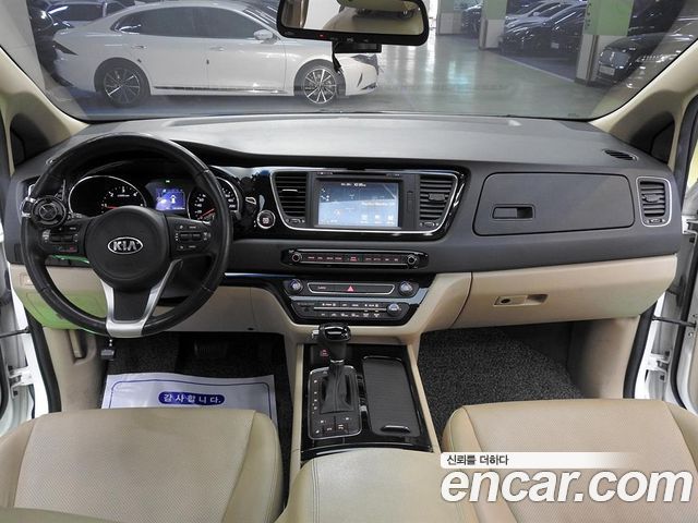 Kia Canival 2016 — photo 14