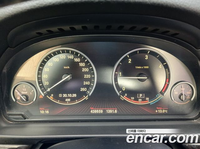 BMW 5-Series 2011 — photo 9
