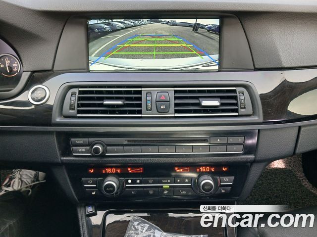 BMW 5-Series 2011 — photo 12