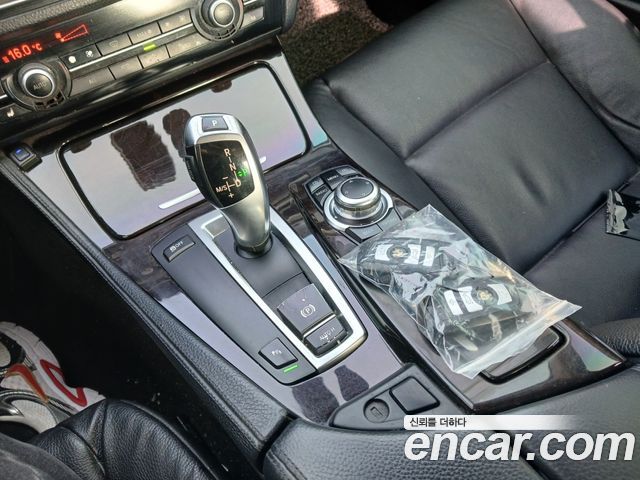 BMW 5-Series 2011 — photo 13