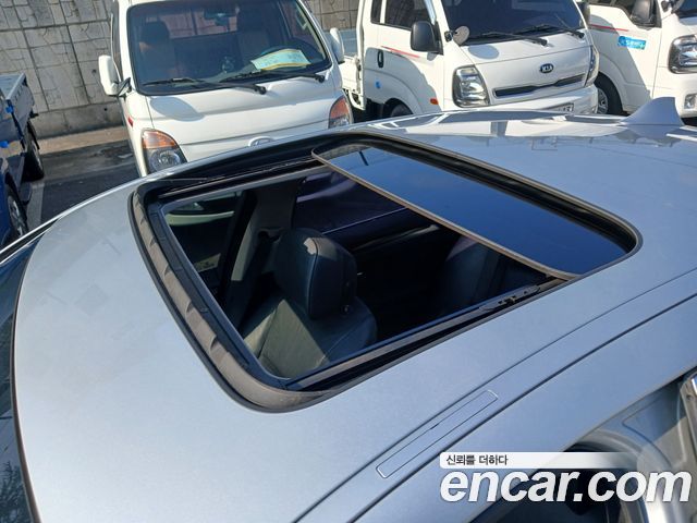 BMW 5-Series 2011 — photo 14