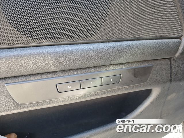 BMW 5-Series 2011 — photo 15