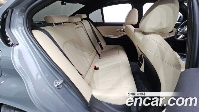 BMW 3-Series 2024 — photo 17