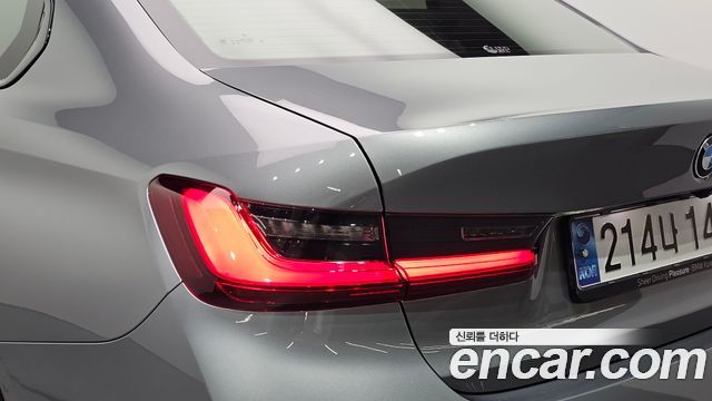 BMW 3-Series 2024 — photo 9