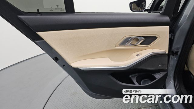 BMW 3-Series 2024 — photo 15