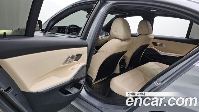 BMW 3-Series 2024 — photo 16