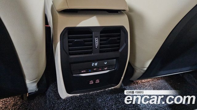BMW 3-Series 2024 — photo 32