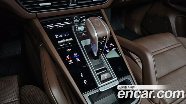 Porsche Cayenne 2022 — photo 12
