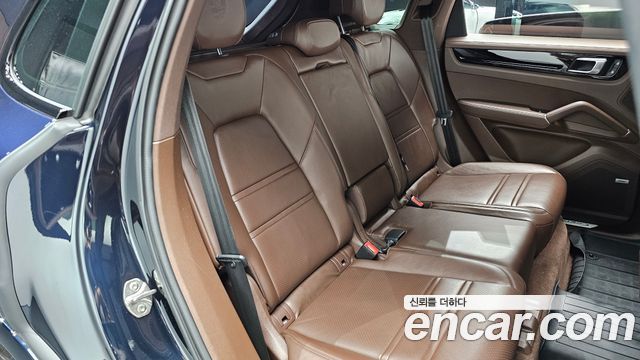 Porsche Cayenne 2022 — photo 17