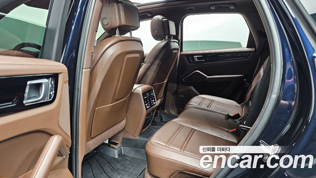 Porsche Cayenne 2022 — photo 18