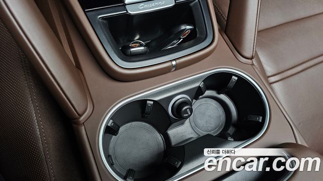 Porsche Cayenne 2022 — photo 26