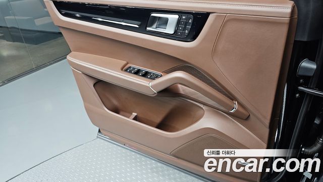 Porsche Cayenne 2022 — photo 14