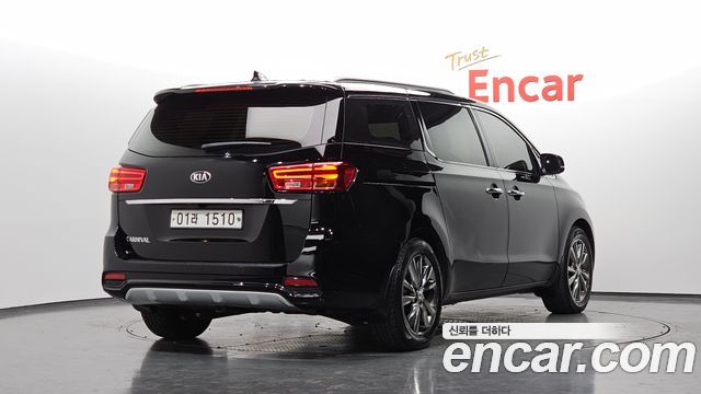 Kia Canival 2019 — photo 2