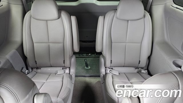 Kia Canival 2019 — photo 17