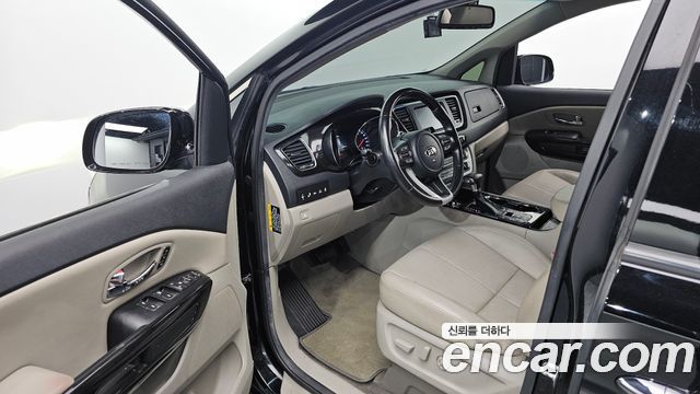 Kia Canival 2019 — photo 18