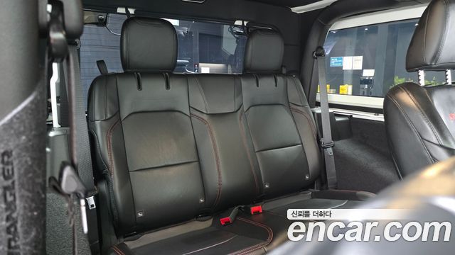 Jeep Wrangler 2021 — photo 18
