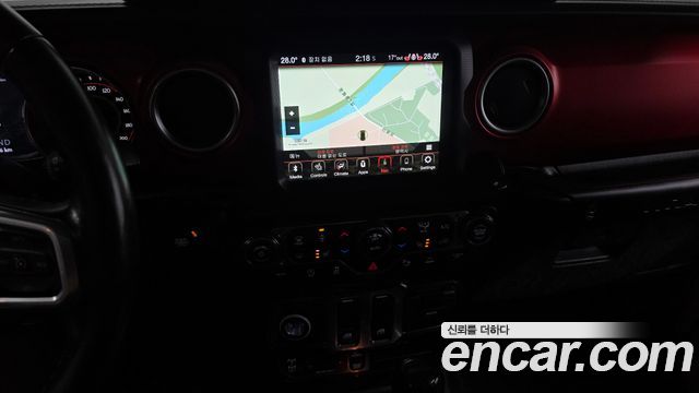 Jeep Wrangler 2021 — photo 20