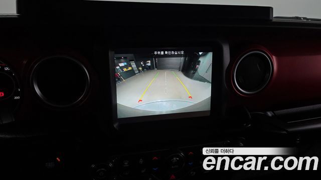 Jeep Wrangler 2021 — photo 22