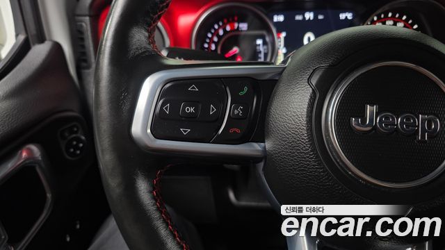 Jeep Wrangler 2021 — photo 23