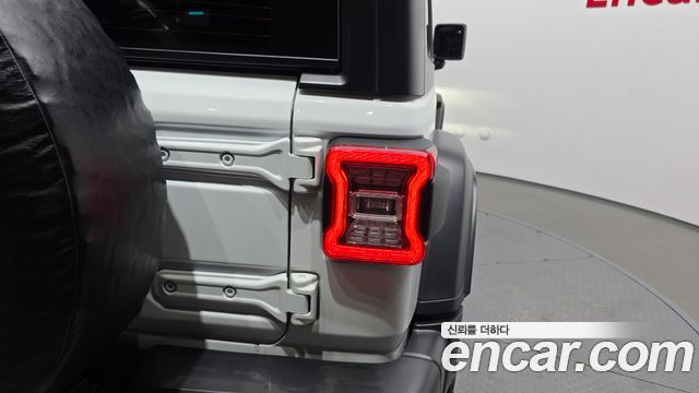 Jeep Wrangler 2021 — photo 9