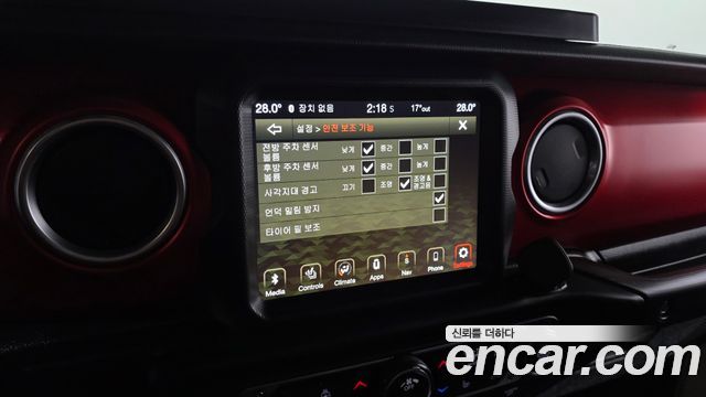 Jeep Wrangler 2021 — photo 27