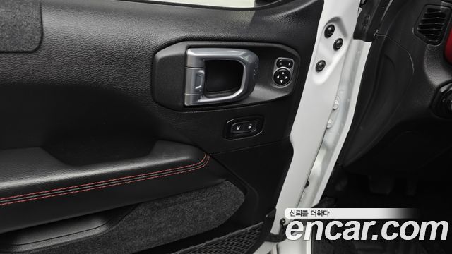 Jeep Wrangler 2021 — photo 30