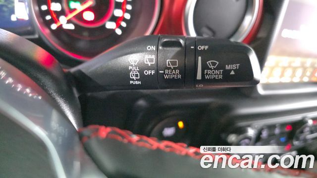 Jeep Wrangler 2021 — photo 32