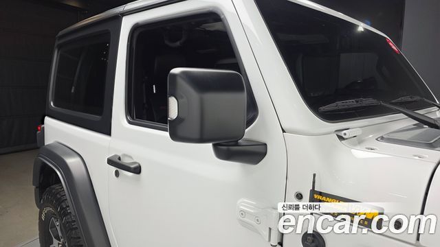 Jeep Wrangler 2021 — photo 33