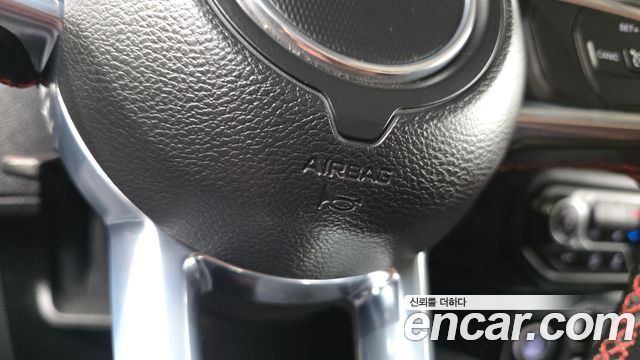 Jeep Wrangler 2021 — photo 34