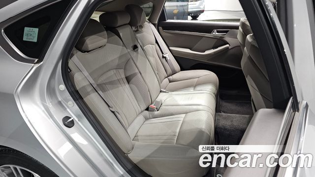 Genesis G80 2018 — photo 17