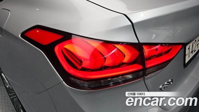 Genesis G80 2018 — photo 9